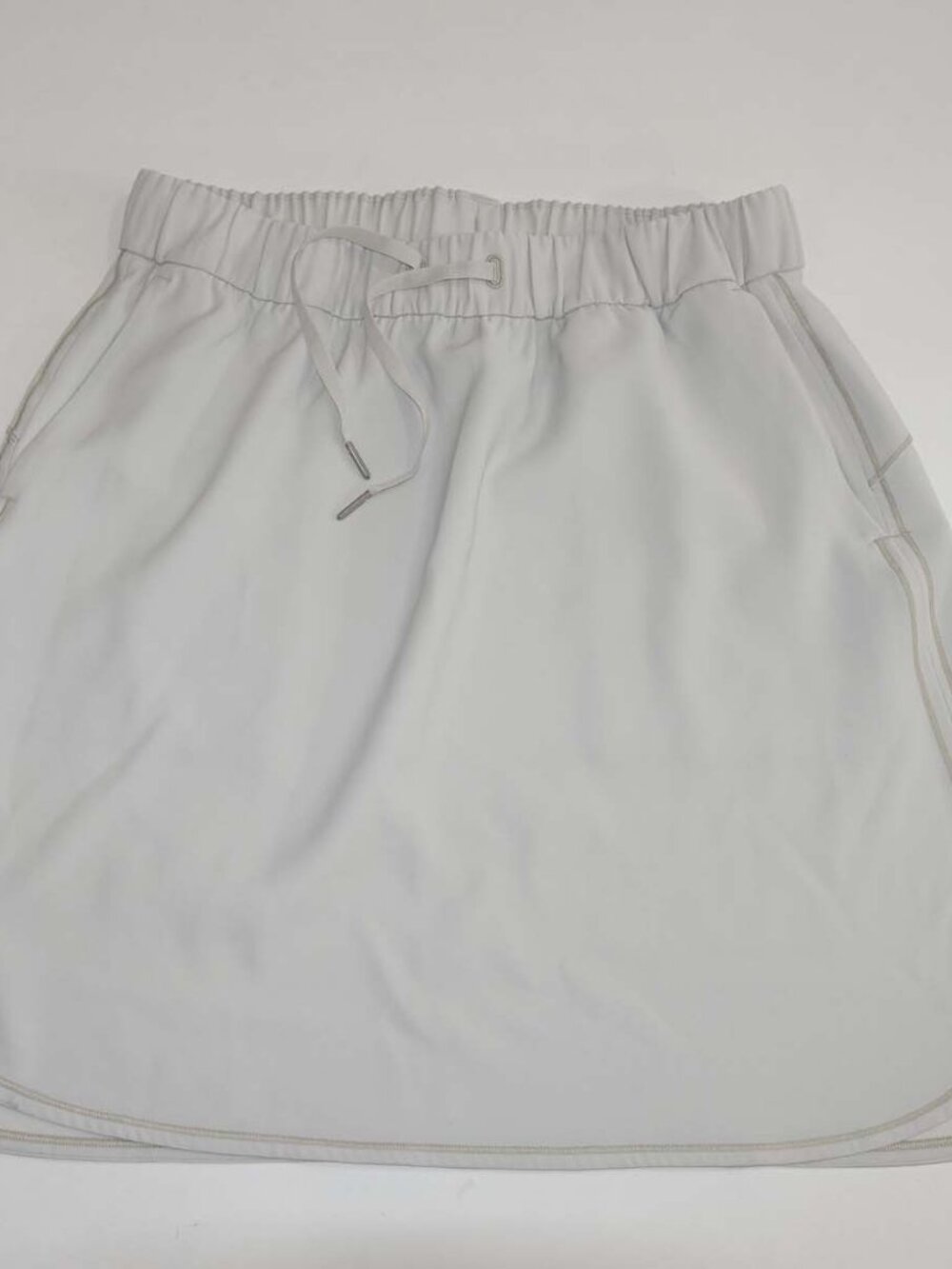 Lululemon Womens On The Elastic Waist Skirt Size 12 Beige 100% Polyester LW8A875